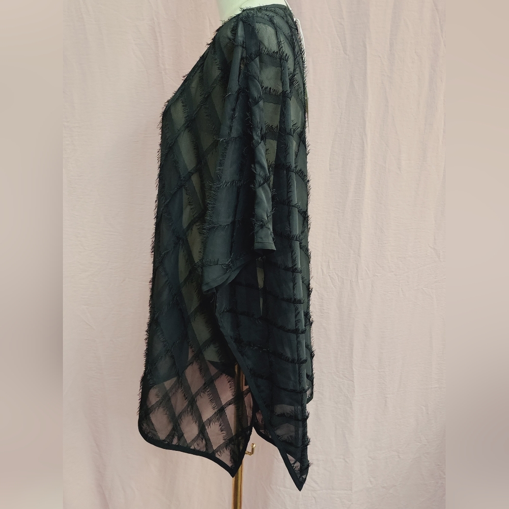 WYNNELAYERS Women's Diamond Jacquard Eyelash Fringed Chiffon Poncho Top-(M)NEW - Picture 4 of 8